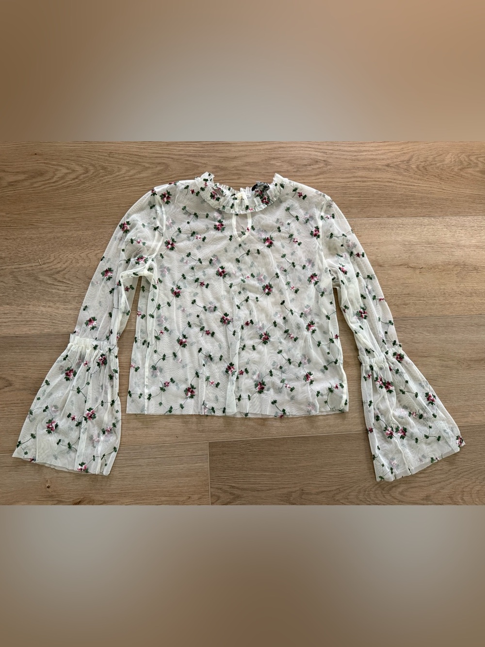 RO & DE Sheer Embroidered Floral Mesh Bell Sleeve Blouse M Ivory Cottagecore